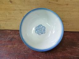 庄腳柑仔店~早期蓋字裕四角氣泡玻璃罐糖果罐~尺寸:口徑12*底14*16*高33公分 歷史價格詳細信息