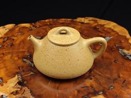 ～壺風茶道~24104《宜興紫砂 柴燒窯變 三足壺》約240cc 宜興紫砂壺、紫砂、普洱茶、茶壺 歷史價格詳細信息