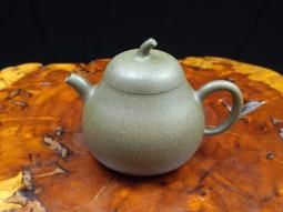 茄瓜·慕古把玩·168cc極品黃降坡料 慕古潤澤精氣神十足 亭亭玉立 “雙刀”刻繪 壺嘴微翹 極致內 紫砂壺 手工壺 名師作品【真棒好物】 歷史價格詳細信息