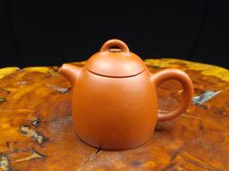 宜興紫砂，秦權壺，老紫泥90c c 宜興 茶具 紫砂 【福和二手市場】二手-1199 歷史價格詳細信息