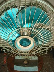 早期電風扇(5)~金龍牌~桌上型~10吋~鐵+塑料製~功能正常~懷舊.擺飾.道具 歷史價格詳細信息