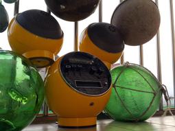 Space age 少見 橘色 太空 水母 球燈 . 老吊燈. 內部三燈頭 極美版本 . 燈罩徑 40 燈高 30 含布 歷史價格詳細信息