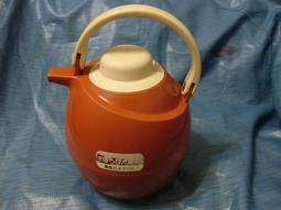 早期熱水瓶.保溫瓶(3)~~鴨嘴型~~玻璃內膽~~鐵+不銹鋼外殼~~不漏水~~懷舊.擺飾.道具 歷史價格詳細信息