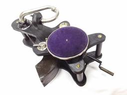 1930年代西洋古董飾品VINTAGE老式膠木 Bakelite別針 大喵喵 稀有品種 個性風華 歷史價格詳細信息