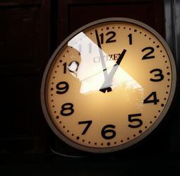 一分鐘大歷史：從地理大發現、世紀瘟疫到車諾比核災，160個改變世....../珊卓拉．勞倫斯【城邦讀書花園】 歷史價格詳細信息