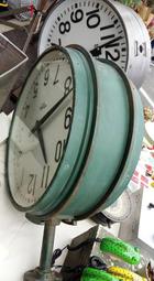 巨型 電鐘 .火車鐘 教堂鐘 古時計 老鐘 壁掛  直徑 接近一公尺。厚度15 . 插電 110  功能正常 非常實用 歷史價格詳細信息