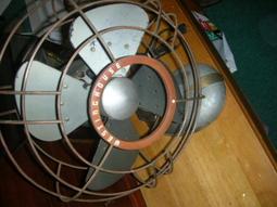 早期電風扇(5)~金龍牌~桌上型~10吋~鐵+塑料製~功能正常~懷舊.擺飾.道具 歷史價格詳細信息