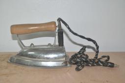 古董鑄鐵老件熨斗高17寬19長11公分可交換物品 歷史價格詳細信息