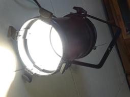 燈泡(1)~~捕魚用.漁船用~~已壞~~當吊飾.裝飾用 歷史價格詳細信息