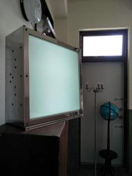 古診所 退役燈箱 特殊 長型 05 。 壁掛 桌放 直立 橫幅 皆可， 。 尺寸。120.5 / 52 / 15 。 出 歷史價格詳細信息