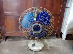 早期電風扇(5)~金龍牌~桌上型~10吋~鐵+塑料製~功能正常~懷舊.擺飾.道具 歷史價格詳細信息