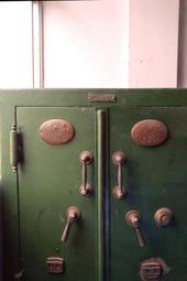 Under Object 古道具 . 奶油 玻璃 蘑菇燈  超小 迷你   . 一體  高17 . 小桌燈 . Unde 歷史價格詳細信息