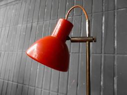 台中 Under Object 可升降 古銅燈 . 最高約 49 桌燈 老工作燈 歷史價格詳細信息