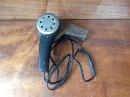 早期吹風機(3)~小型~鐵殼+塑料~達新牌?不確定~功能正常~懷舊.擺飾.道具 歷史價格詳細信息