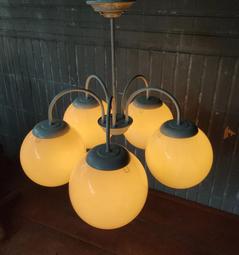 五球 老台灣 仿歐式 奶油玻璃 木架 吊燈 . 三段式 燈亮模式 拉繩開關 . 全原件 全完整 全正常作用中 . 直徑範 歷史價格詳細信息