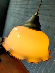 奶油 布線 吊燈  . 一 對 2 件 . 形美  色感佳 . 尺寸約 20 / 17 歷史價格詳細信息