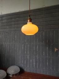 奶油 布線 吊燈  . 一 對 2 件 . 形美  色感佳 . 尺寸約 20 / 17 歷史價格詳細信息