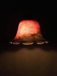 WH23646【四十八號老倉庫】二手 早期 布罩 鐵柄座 微調開關 桌燈 夜燈 高24cm【懷舊收藏拍片道具】 歷史價格詳細信息