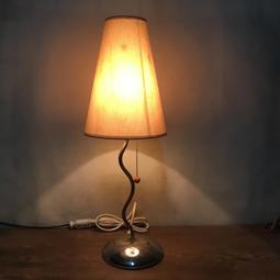 WH12995【四十八號老倉庫】二手 壓克力燈罩 鐵座 三段觸控 桌燈 夜燈 高21cm【懷舊收藏拍片道具】 歷史價格詳細信息