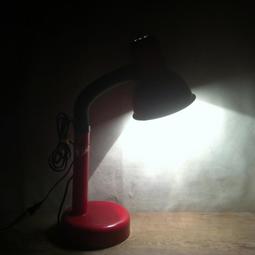 WH11090【四十八號老倉庫】二手 早期 台灣 暗紅 鐵罩 蛇管 硬質塑材底座 桌燈 檯燈 高48cm 1盞價 價格比較,價格查詢,歷史價格詳細信息