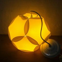 WH5342【四十八號老倉庫】全新 黃色 塑材 立體造型 吊燈 26cm【懷舊擺飾拍片道具】 價格比較,價格查詢,歷史價格詳細信息