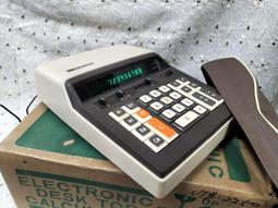 庄腳柑仔店~早期蓋字裕四角氣泡玻璃罐糖果罐~尺寸:口徑12*底14*16*高33公分 歷史價格詳細信息