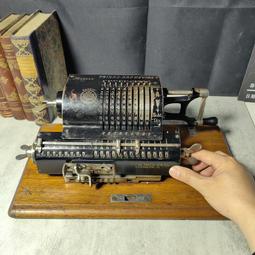 1930年左右日治時代台灣人老相簿兩本 約248張老照片 台中公園台中神社長老女學校安平古堡台南神社孔廟熱蘭遮城 歷史價格詳細信息