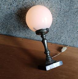 特殊 大理石 銅座 編織紋 玻璃桌燈 . 重量非常的重 . 高度約 54-55 . E27燈頭，附線控開關 . P 歷史價格詳細信息