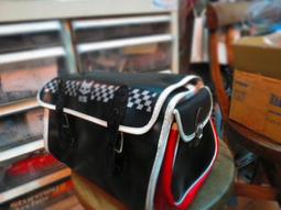 日本 早期 Citizen 冰山 桌/鬧 鐘 厚實水晶玻璃，立面剔透，功能正常，底部有小傷不影響使用 ???? 影片在留言處 歷史價格詳細信息