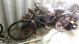 古董腳踏車燈 古董摩托車燈 古早車燈.電土燈.乙炔燈.銅燈仔火.完整品..有數件 歷史價格詳細信息