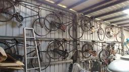 古董腳踏車燈 古董摩托車燈 古早車燈.電土燈.乙炔燈.銅燈仔火.完整品..有數件 歷史價格詳細信息