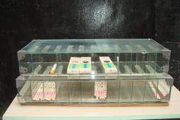 庄腳柑仔店~早期雙管牛奶玻璃壁燈頂燈B~尺寸:全長約37*底11.5*8.5*高約15公分 歷史價格詳細信息