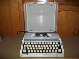 早期打字機(B)~~手提式~~德國~~附蓋子~~收藏.懷舊.擺飾.道具 歷史價格詳細信息