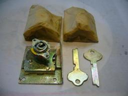 早期銅鎖(2)~~LION~~台灣製~~轉盤電話鎖~~一個銅製鎖頭+2支鐵製鑰匙 歷史價格詳細信息