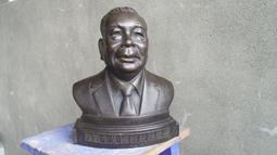 蔣經國 銅像  10 CM * 8 CM * 6CM( 重 1KG) 歷史價格詳細信息