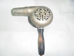 早期吹風機(3)~小型~鐵殼+塑料~達新牌?不確定~功能正常~懷舊.擺飾.道具 歷史價格詳細信息