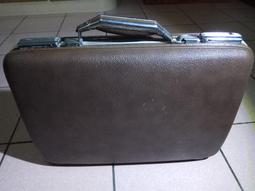 早期硬殼手提化妝箱 化妝品收納箱 大彩妝箱 密碼鎖化妝箱 美甲紋繡工具箱(帶鏡) 歷史價格詳細信息