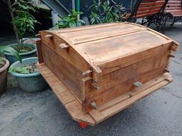 庄腳柑仔店~早期蓋字裕四角氣泡玻璃罐糖果罐~尺寸:口徑12*底14*16*高33公分 歷史價格詳細信息