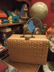 古早 手提式縫紉機 功能正常 柑仔店 復古 電影 商場 營業 展覽 居家生活 場景 場地 布置 二手 中古（已售） 歷史價格詳細信息