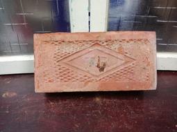 庄腳柑仔店~早期磚瓦紅磚北字磚1 歷史價格詳細信息