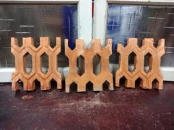 庄腳柑仔店~早期蓋字裕四角氣泡玻璃罐糖果罐~尺寸:口徑12*底14*16*高33公分 歷史價格詳細信息