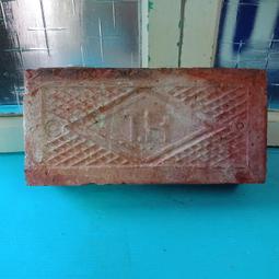 庄腳柑仔店~早期雲紋鬼瓦黑瓦~尺寸:44*23*12公分 歷史價格詳細信息