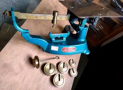 超美 銅桿 三頭 吊燈 傘狀 銀行燈老玻璃 . 難得 大型 極美 全完整件 . 極美 e27普通規格燈頭 僅一件 . 含 歷史價格詳細信息