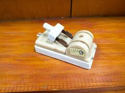 庄腳柑仔店~早期陶瓷開關閘刀全新庫存品i~尺寸:13*5.5公分 歷史價格詳細信息