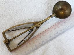 早期銅製叭噗挖冰器.挖冰杓.挖冰勺(17)~口徑約3.3CM~彰化 富士~有瑕疵~懷舊.擺飾.掛飾 歷史價格詳細信息