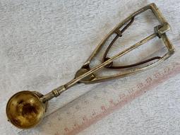 早期銅製叭噗挖冰器.挖冰杓.挖冰勺(17)~口徑約3.3CM~彰化 富士~有瑕疵~懷舊.擺飾.掛飾 歷史價格詳細信息