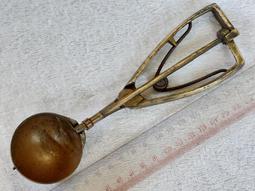 早期銅製叭噗挖冰器.挖冰杓.挖冰勺(17)~口徑約3.3CM~彰化 富士~有瑕疵~懷舊.擺飾.掛飾 歷史價格詳細信息