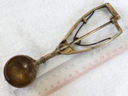 早期銅製叭噗挖冰器.挖冰杓.挖冰勺(17)~口徑約3.3CM~彰化 富士~有瑕疵~懷舊.擺飾.掛飾 歷史價格詳細信息