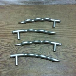 WH8843【四十八號老倉庫】全新 早期 台灣 金屬 抽屜 取手 把手 手把 拉把 手工 木作 1個價【抽屜櫥櫃書桌木工 歷史價格詳細信息