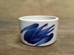 WH24092【四十八號老倉庫】全新 早期 台灣 荷葉邊 手繪 蓋印 山水人家風景 盤 圓盤 24.2cm 小瑕 1盤價 歷史價格詳細信息